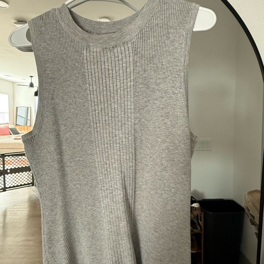 Sleeveless Ribbed Knit Tank Top - Light Gray